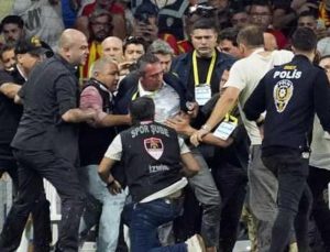 Ali Koç’tan ‘Neden alana indi?’ sorusuna olay cevap: Hatalı gösterilmeye alıştık