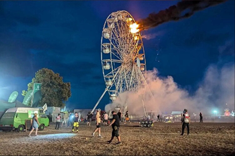Almanya’da lunapark faciası: Dönme dolap alev aldı onlarca kişi yaralandı
