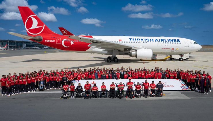 Bakan Bak milli sporcuları Fransa’ya uğurladı