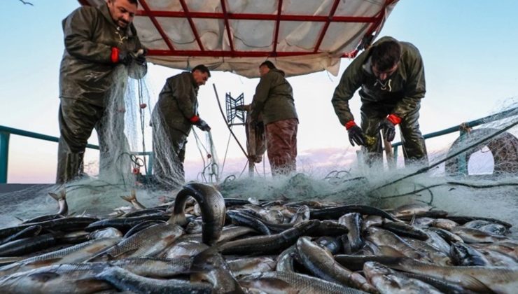 Balıkçılar “vira bismillah” için gün sayıyor