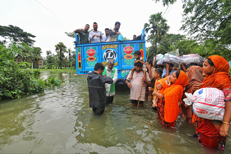 Bangladeş’te yaşanan büyük selden 4 buçuk milyon kişi etkilendi: İHH acil yardım çalışması başlattı