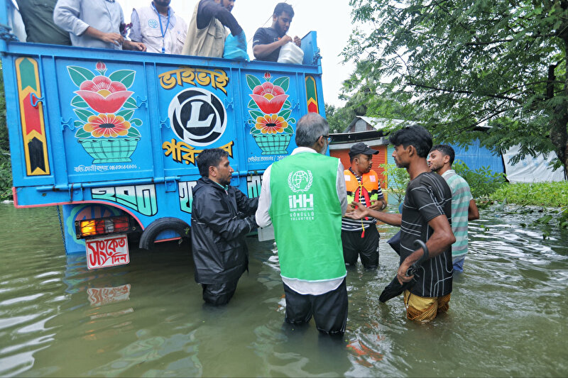 Bangladeş’te yaşanan büyük selden 4 buçuk milyon kişi etkilendi: İHH acil yardım çalışması başlattı