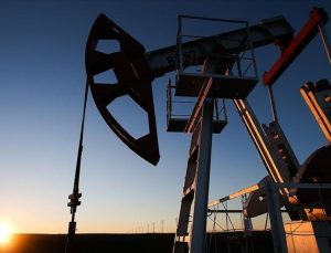Brent petrolün varil fiyatı 77,69 dolar