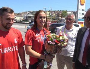 Buse Tosun Çavuşoğlu, Yalova’ya Dönüşte Coşkuyla Karşılandı