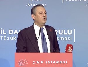 CHP Tüzük Kurultayı’na gidiyor… Ekrem İmamoğlu ve Özgür Özel kürsüden seslendi: ‘Bu hazırlık iktidar hazırlığıdır’