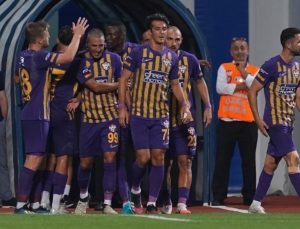 Eyüpspor’dan 4 gollü galibiyet: Süper Lig’de birinci 3 puan!