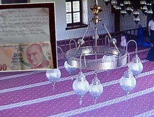 Hasta çocuklarıyla mescide sığınan baba kullandığı elektriğin parasını bir notla bıraktı