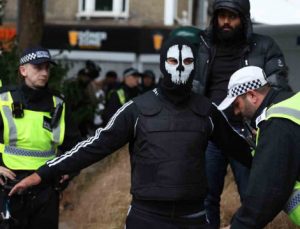 İngiltere’den ‘aşırı sağ’ tedbiri: Zombi bıçaklar ile palalar toplanıyor