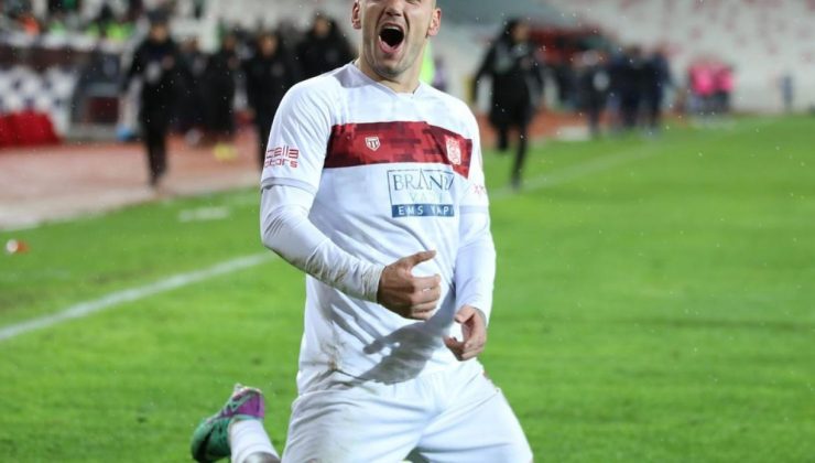 Rey Manaj için transfer açıklaması! Hocası duyurdu