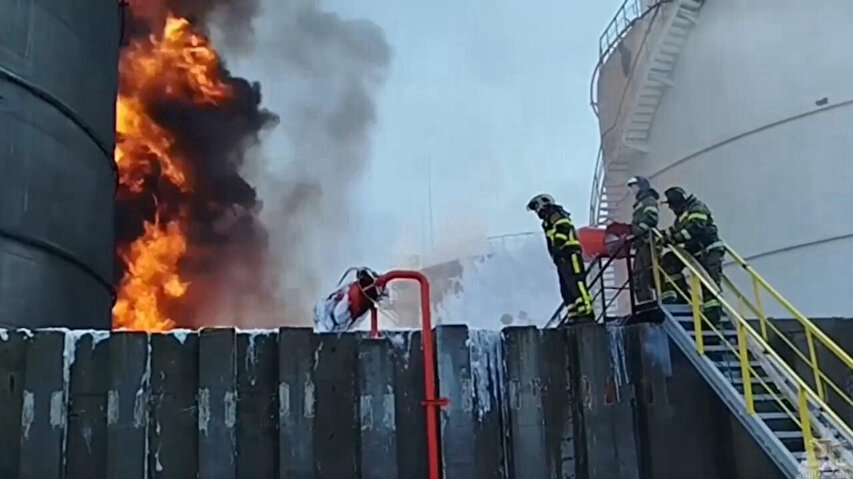 Rusya'daki akaryakıt deposunda çıkan yangın 5 gündür söndürülemiyor