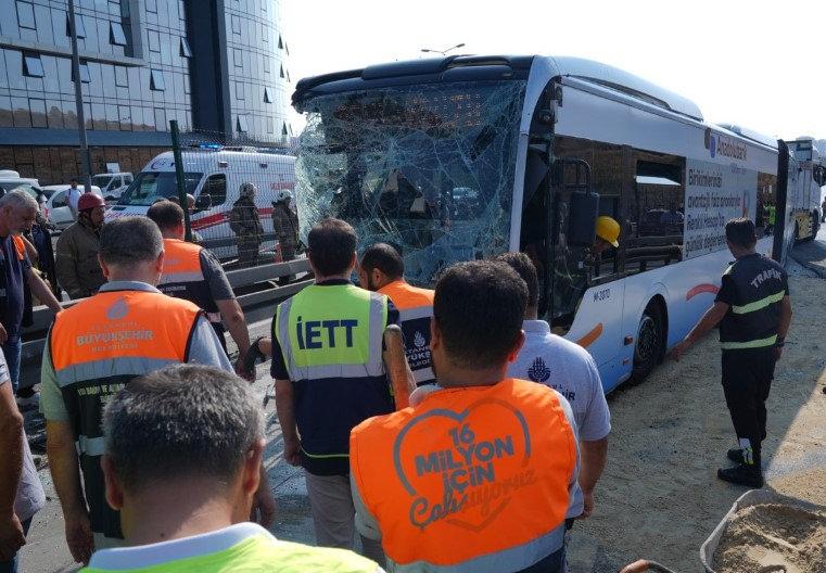 Son dakika: Sefaköy'de metrobüs kazası: 1 meyyit, 38 yaralı