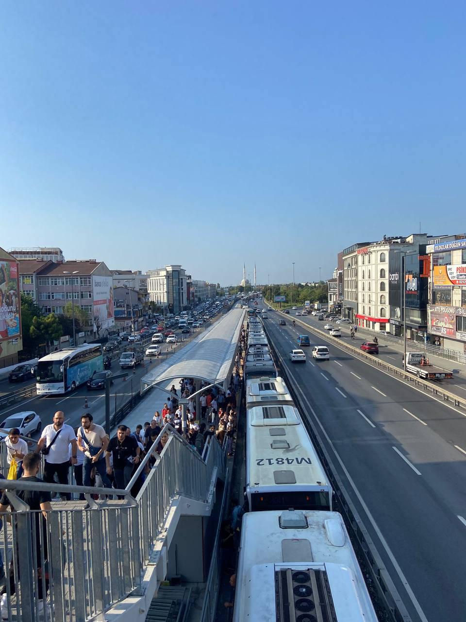 Son dakika: Sefaköy'de metrobüs kazası: 1 meyyit, 38 yaralı