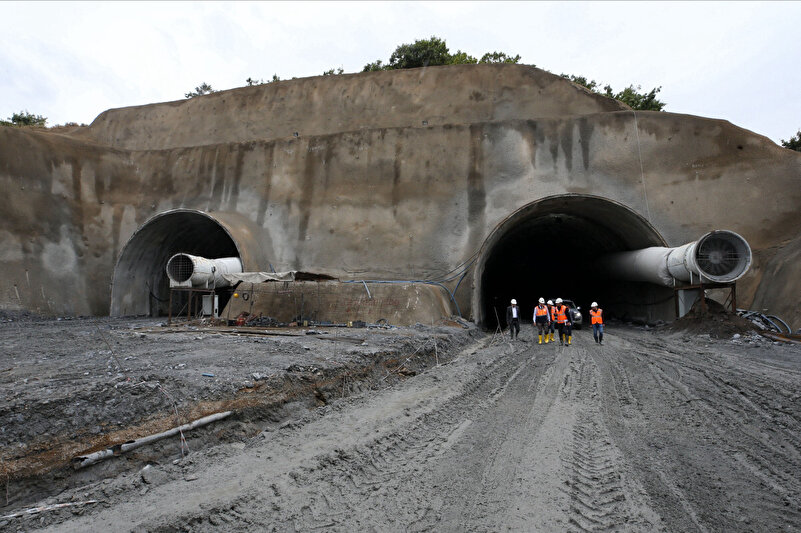 Ulaştırma ve Altyapı Bakanı Uraloğlu Bitlis'te çevre yolu şantiyesini ziyaret etti: 40 dakikalık seyahat mühleti 5 dakikaya düşecek