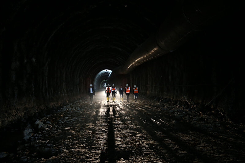 Ulaştırma ve Altyapı Bakanı Uraloğlu Bitlis'te çevre yolu şantiyesini ziyaret etti: 40 dakikalık seyahat mühleti 5 dakikaya düşecek