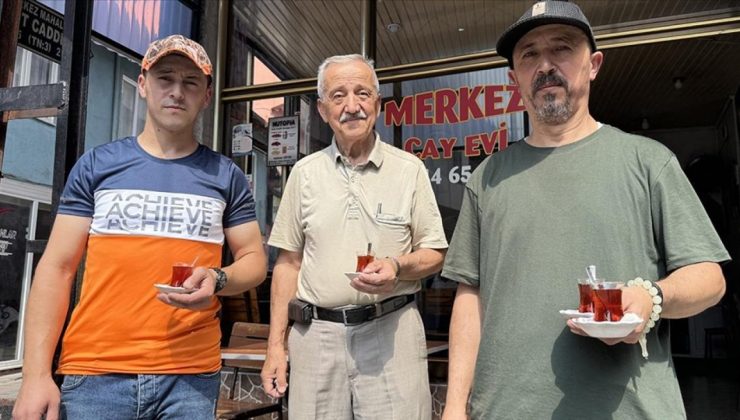 118 yıllık çay ocağını 3 nesil bir ortada işletiyor