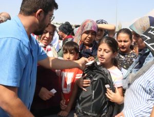 Bağcılar Belediyesi’nden depremzede öğrencilere kırtasiye ve çanta takviyesi