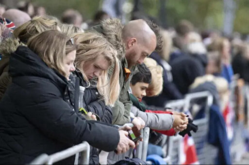 Bayraktaki haç kaldırılacak mı: İngiltere yakında Hıristiyanlığa veda mı ediyor?