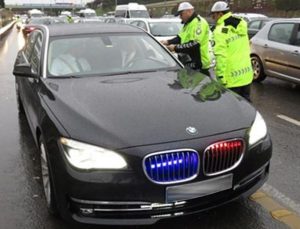 Çakarlı araç kullanan 265 şahsa ceza