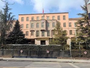 Cemaate karşı uyardı, sürgün edildi
