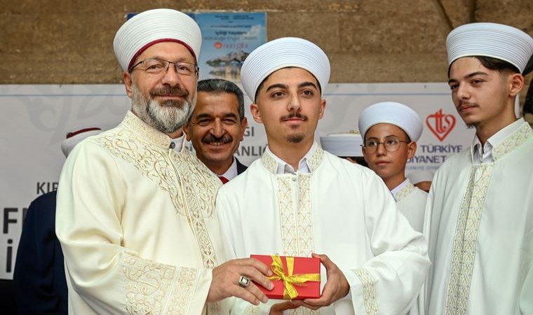 Diyanet İşleri Başkanı Erbaş: Gençlerimize, çocuklarımıza, jenerasyonumuza rol model olacağız