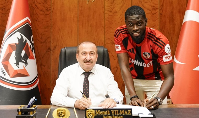 Eski Galatasaraylı Badou Ndiaye'den sürpriz imza!