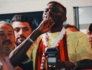 Galatasaray, Victor Osimhen’i KAP’a bildirdi! Osimhen İstanbul’a geldi