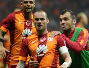 Gheorghe Hagi ile Wesley Sneijder’e özel tişört: Galatasaray’dan Fenerbahçe’ye gönderme!