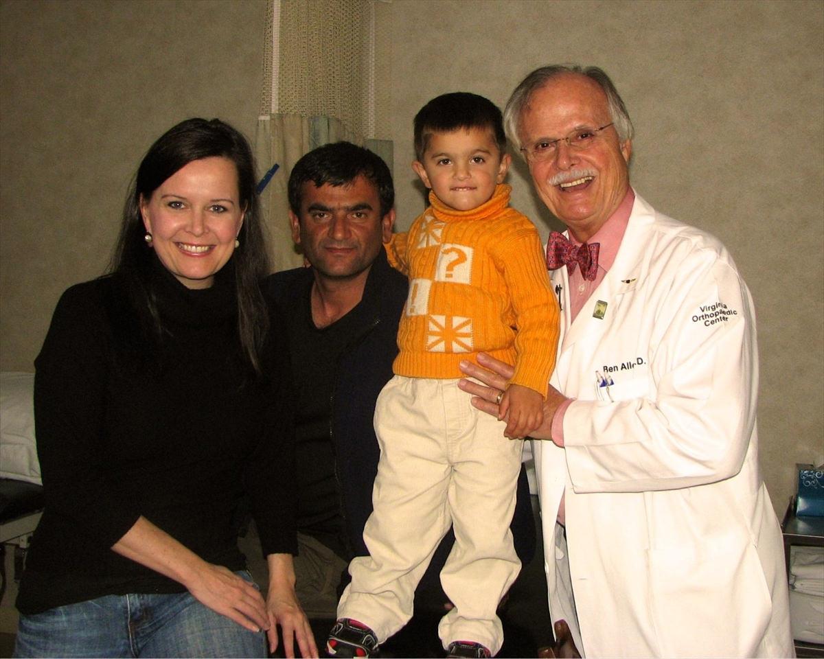 “Hemimelia”, Amerikalı hekimle Afgan çocuk hastasını bir ortaya getirdi