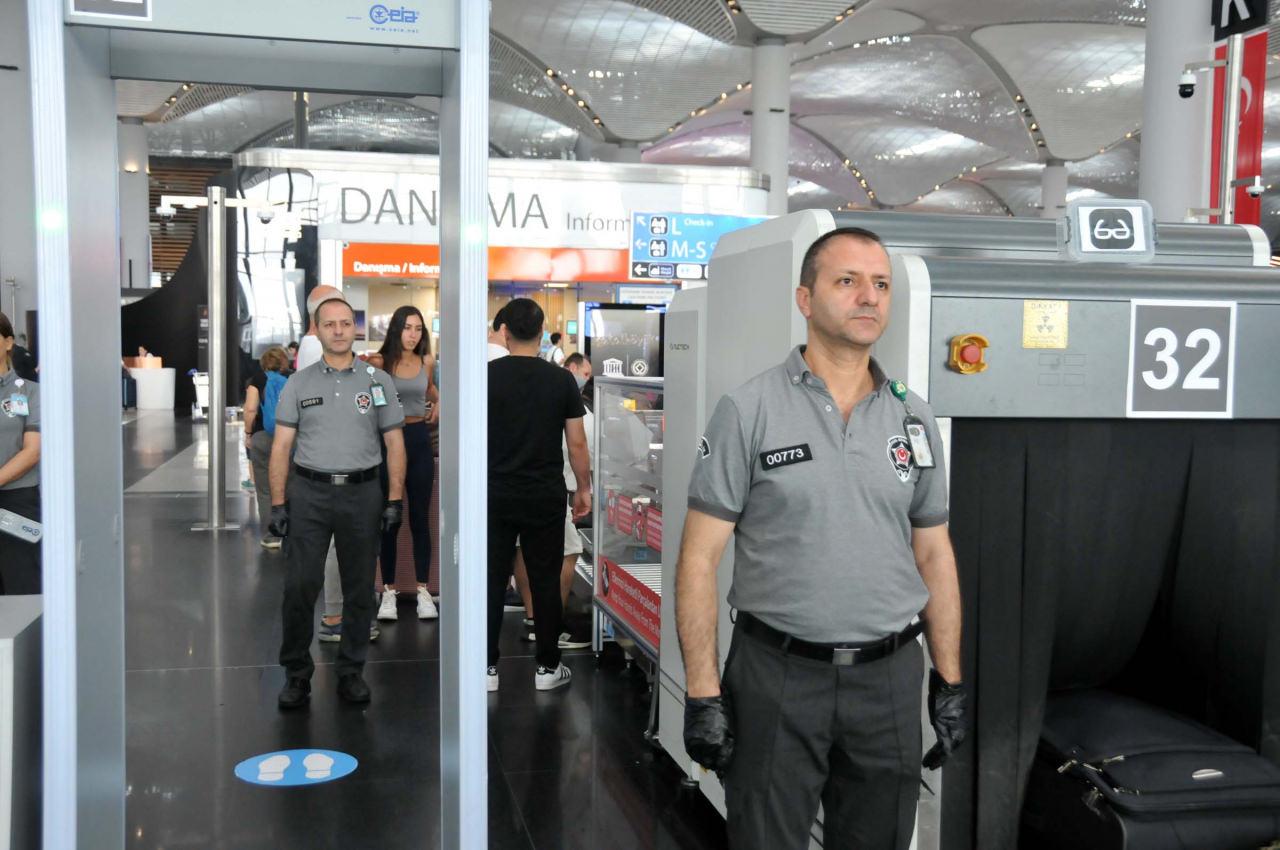 İstanbul Havalimanı’nda yolcuları şaşırtan ikiz güvenlikler