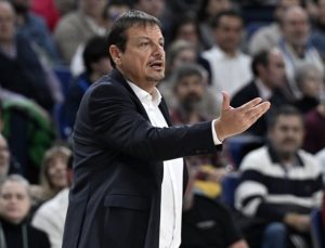 Lefkoşa’da skandal pankart: Ergin Ataman’dan büyük tepki!