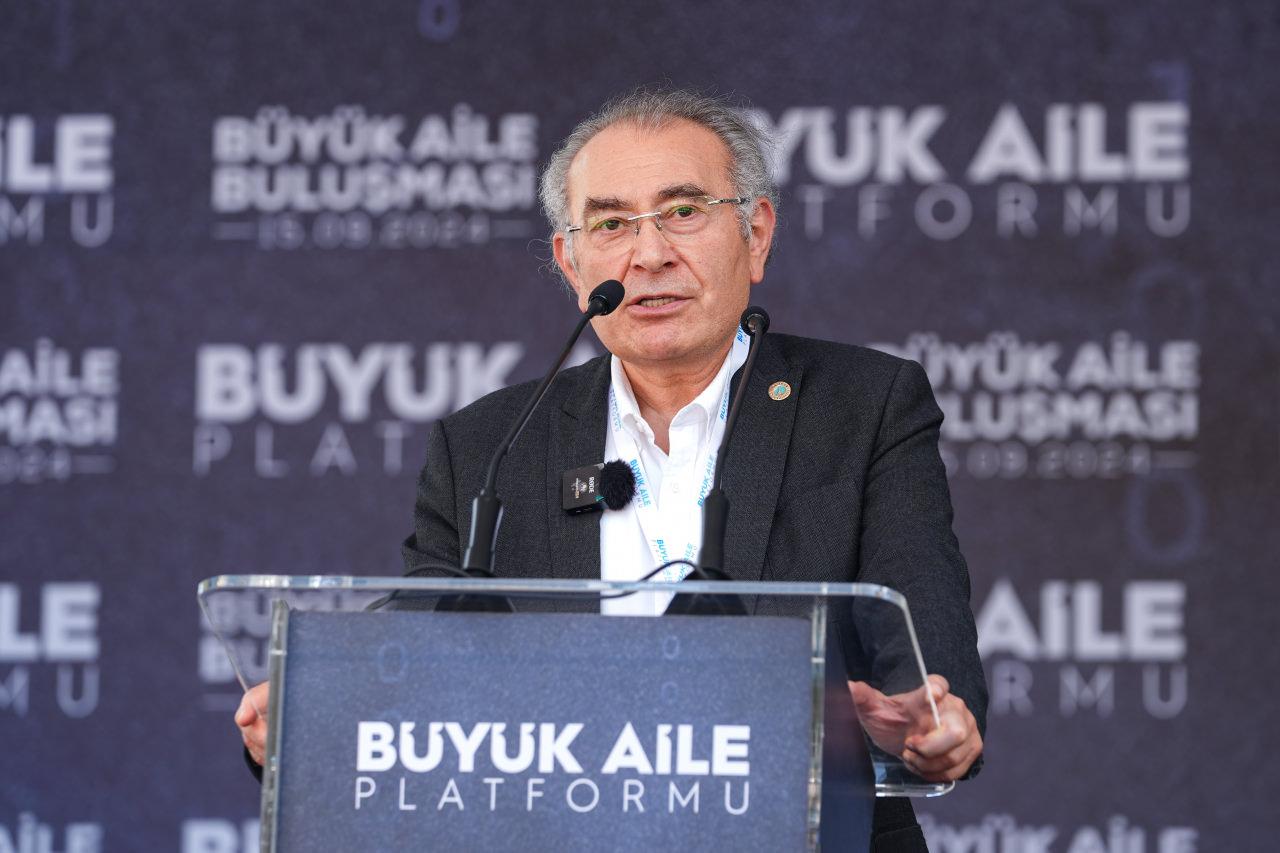 LGBT baronlarına şok! 'Büyük Aile Buluşması'nda çarpıcı kelamlar