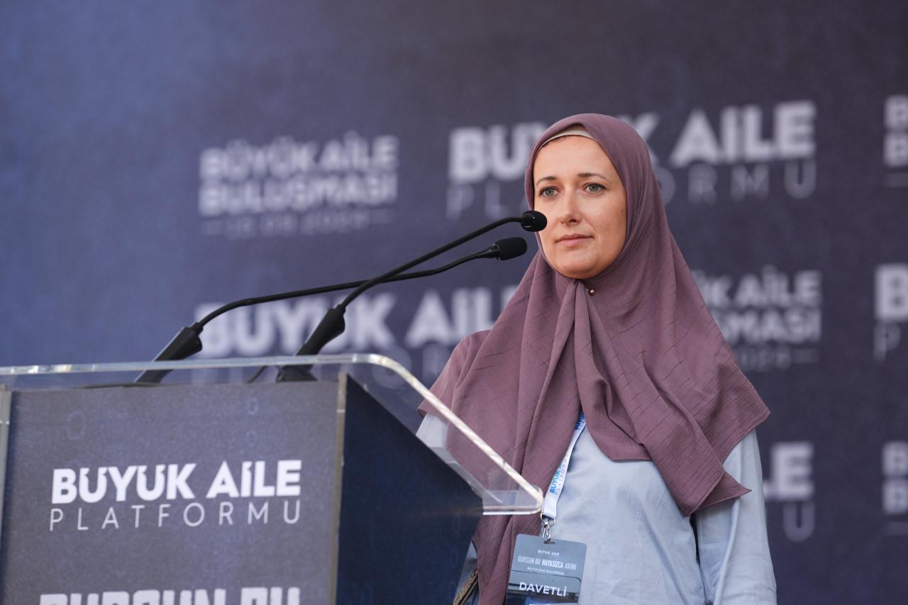 LGBT baronlarına şok! 'Büyük Aile Buluşması'nda çarpıcı kelamlar