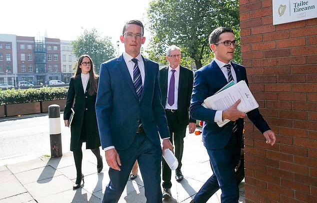 LGBT dayatmasına direnen öğretmen okuldan kovuldu, cezaevine atıldı!