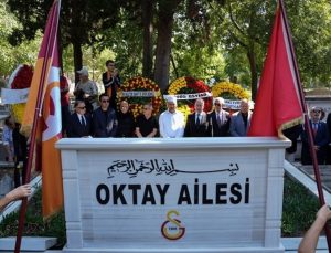 Metin Oktay, kabri başında anıldı