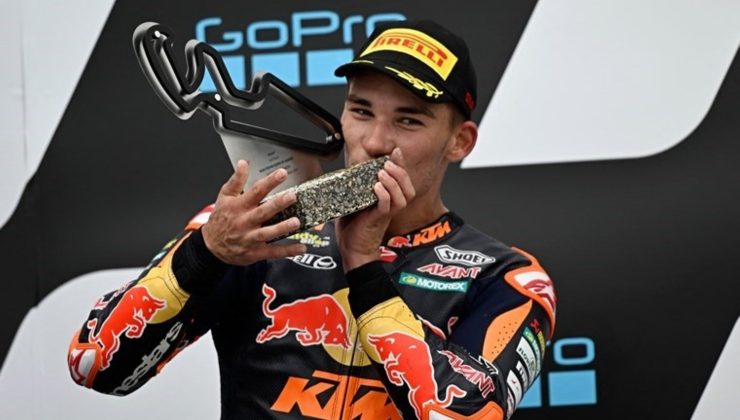 Moto2 Dünya Şampiyonası’nda… Deniz Öncü birinci döneminde podyumda!