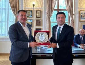 MÜMDER idaresinde bayrak değişimi