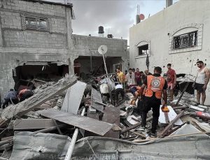 Soykırımcı İsrail katliamda kararlı… İşgalci ordu meskeni bombaladı: 10 şehit