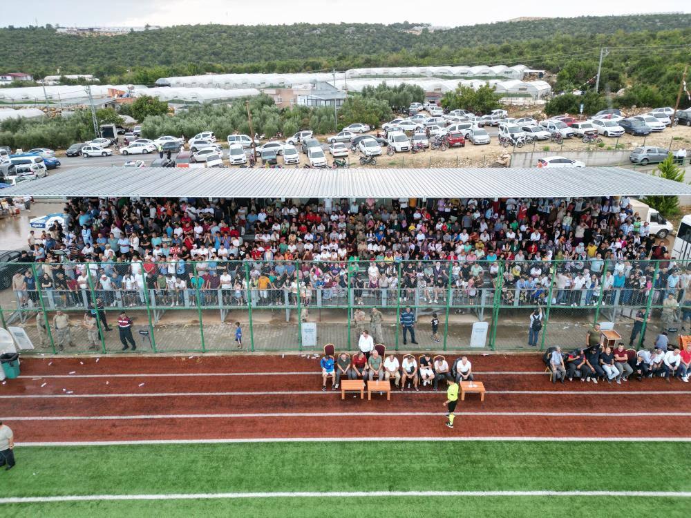 Süper Lig maçı değil, mahalle maçı: 15 bin kişi izledi