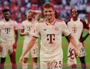 Thomas Müller tarih yazdı: Bayern Münih Bundesliga’da 2’de 2 yaptı!