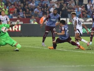 Uğurcan kalesinde devleşti! Beşiktaş’a 10 kişilik Trabzonspor freni