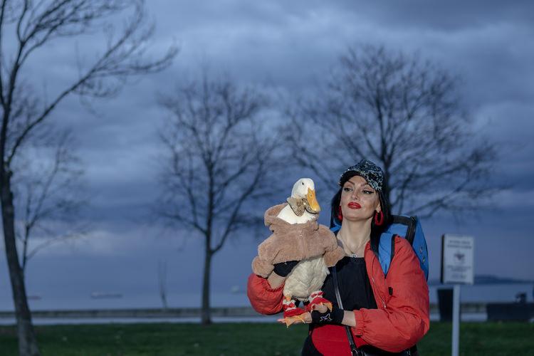 Pekin Ördeği Zeze ile Gülden Toptaş'ın Sıcak İlişkisi