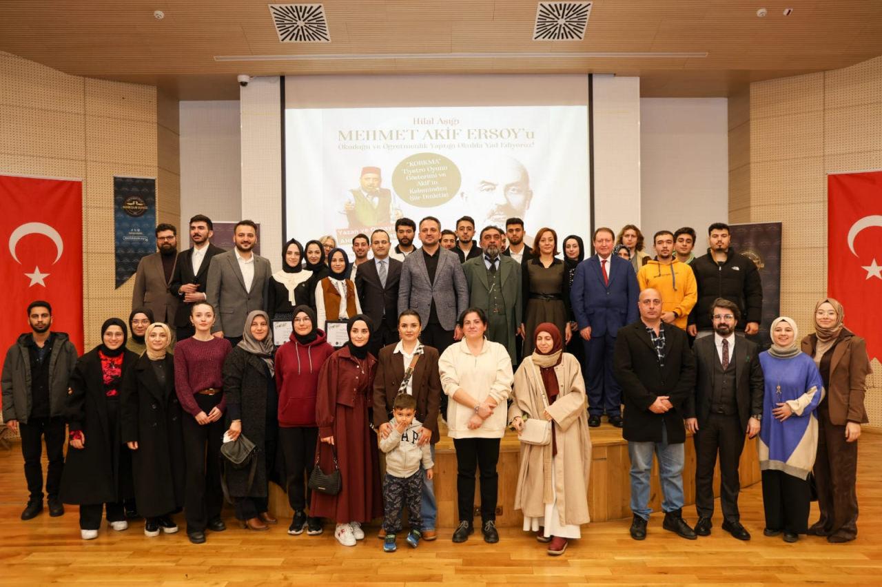 İzleyicilerden Büyük Alkış Aldı