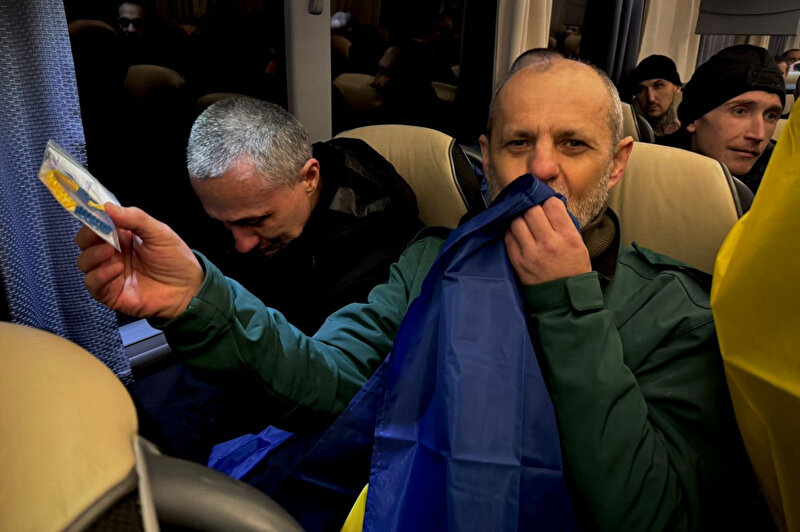 Ukrayna Savaşı'nda esir takası: 300 asker meskenine döndü
