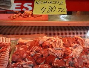 Adana’da kasap ve vatandaşlardan fahiş fiyatla et satanlara reaksiyon