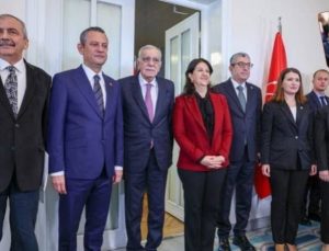 CHP lideri Özel DEM Parti heyetiyle buluştu, şeffaflık ve samimiyet vurgusunu yineledi