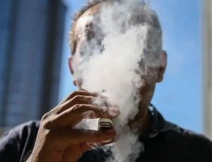 Elektronik sigara bir ülkede daha yasaklandı!