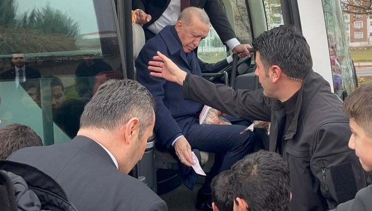 Erdoğan Diyarbakır’da bir tomar harçlık verdi, çocuklara oyuncak dağıttı