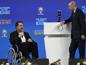 Erdoğan, İbrahim Tatlıses ile birlikte dakikalarca müzik söyledi, ‘adaylık’ sinyali verdi: ‘Önümüzdeki periyot Cumhurbaşkanlığı’na var mısınız?’