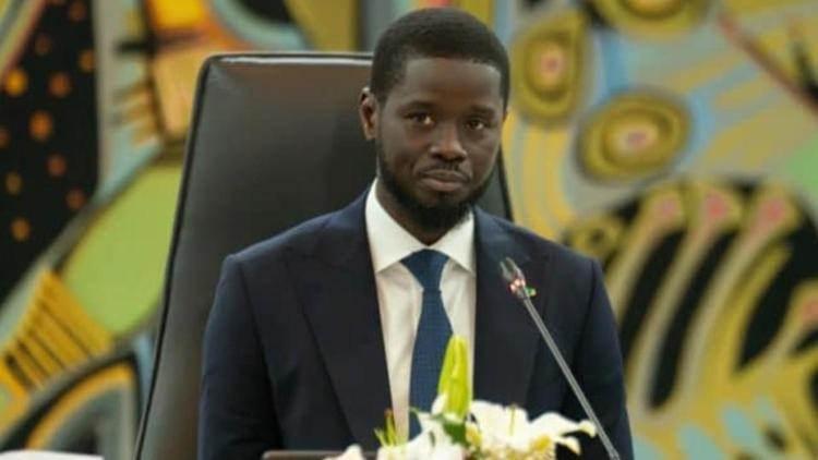 Fransa'ya soğuk duş: 3 ülkeden kovuldular!