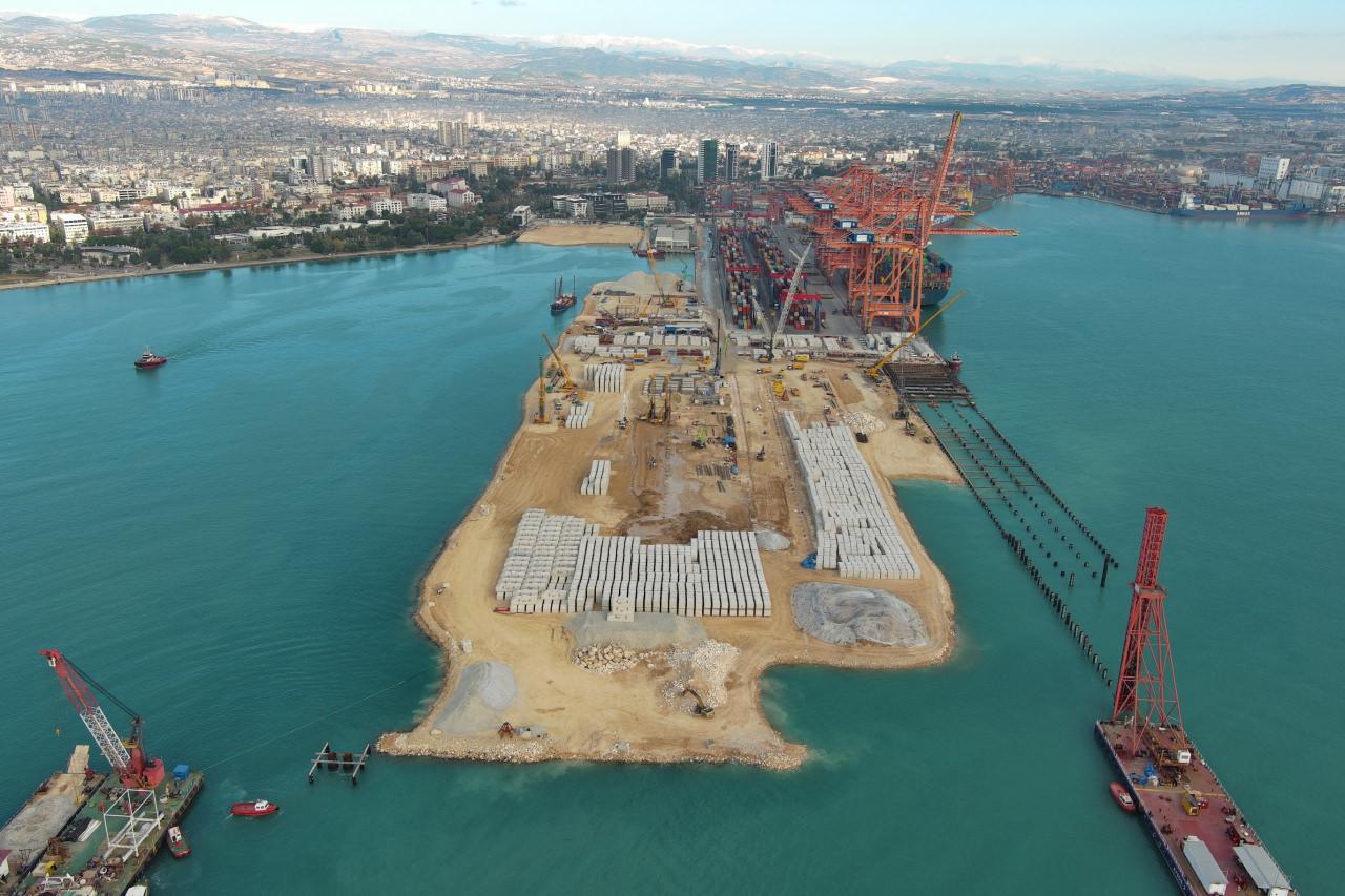 Mersin Limanı’nda 2 mega konteyner gemisine tıpkı anda hizmet verilecek